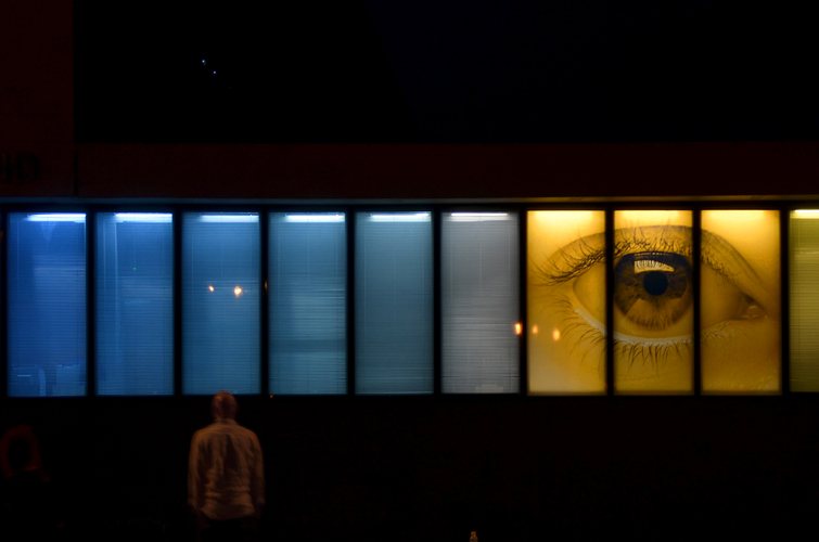 VeV / ec&uk / Façade nocturne /1% artistique collège François Mitterrand, Simiane, Marseille / 2013