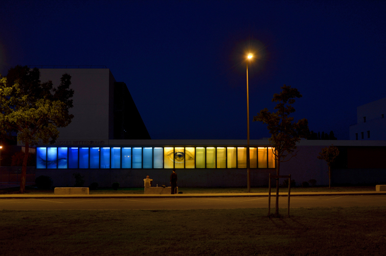 VeV / ec&uk / Façade nocturne /1% artistique collège François Mitterrand, Simiane, Marseille / 2013