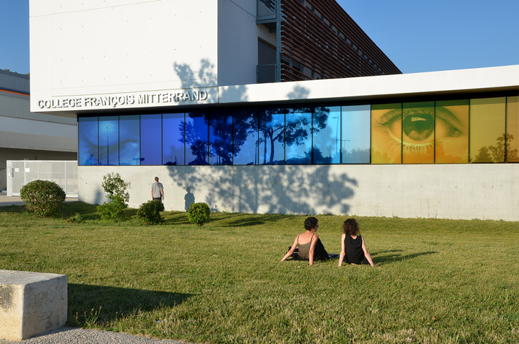 VeV / ec&uk / Façade côté entrée /1% artistique collège François Mitterrand, Simiane, Marseille / 2013