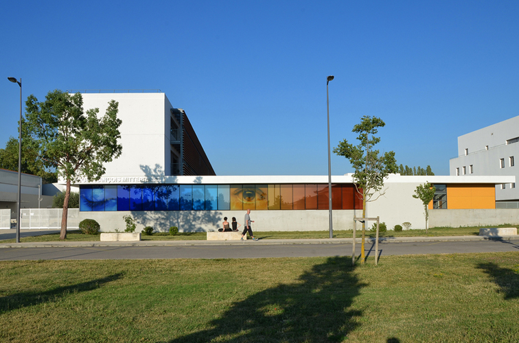 VeV / ec&uk / Façade côté entrée /1% artistique collège François Mitterrand, Simiane, Marseille / 2013