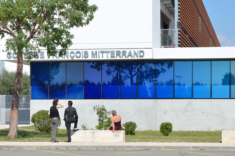 VeV / ec&uk / Façade côté entrée /1% artistique collège François Mitterrand, Simiane, Marseille / 2013